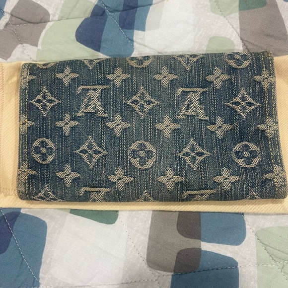 ❌SOLD❌Louis Vuitton Blue Denim Monogram Wallet with Gold Hardware - Picture 2 of 13